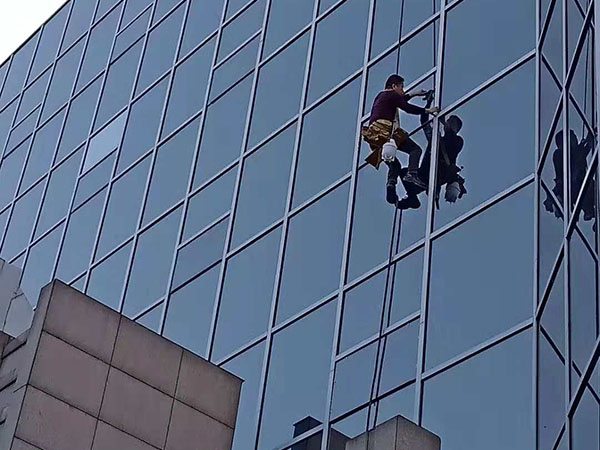 建行宁波县支行玻璃外墙加固工程
